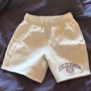 lululemon athletica women’s light blue shorts